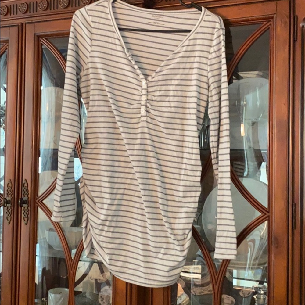 Long sleeve maternity shirt